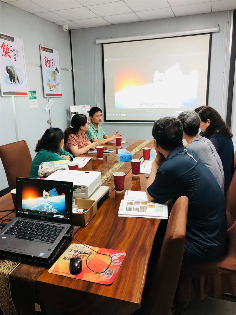 認(rèn)證管理中心的老師們到株洲世林膠業(yè)參觀指導(dǎo)